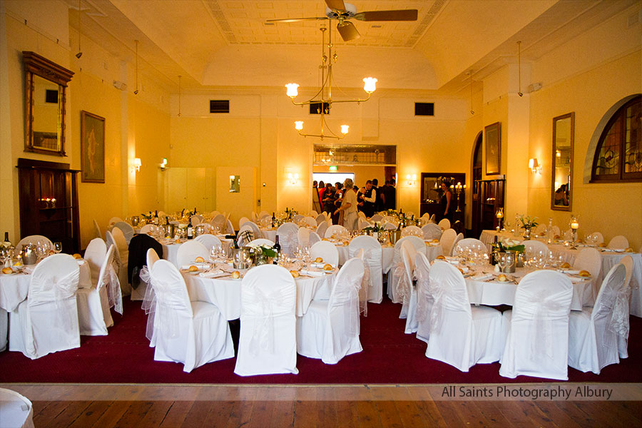 Lara and Tim's wedding at the Albury Club, Albury / Wodonga. | cas088.jpg