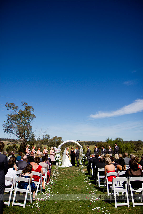 Sarah and Simon's wedding at the  Wagga City Golf Club, Wagga Wagga. | b009.jpg