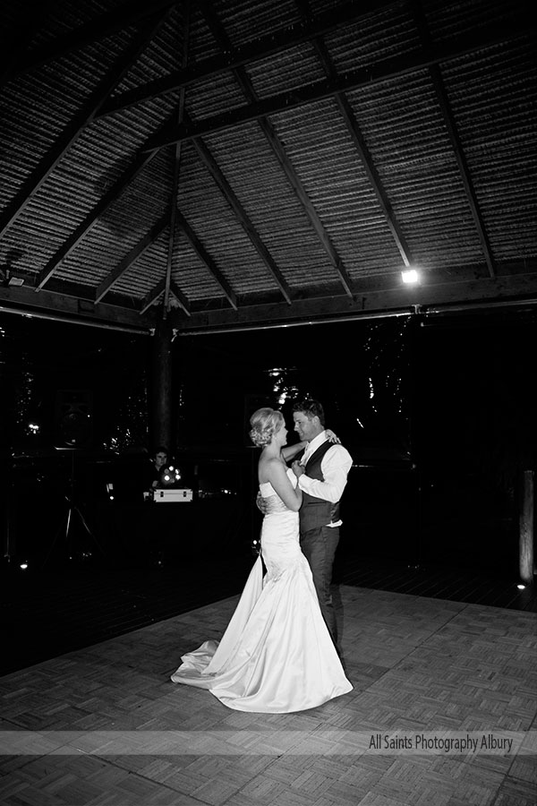 Sarah and Simon's wedding at the  Wagga City Golf Club, Wagga Wagga. | b029.jpg