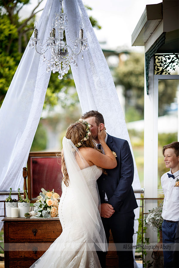 Leanne and Andrew's Yarrawonga Golf Club  Resort Wedding. | Yarrawonga-Golf-Club-weddings-Leanne-Andrew-0023.JPG