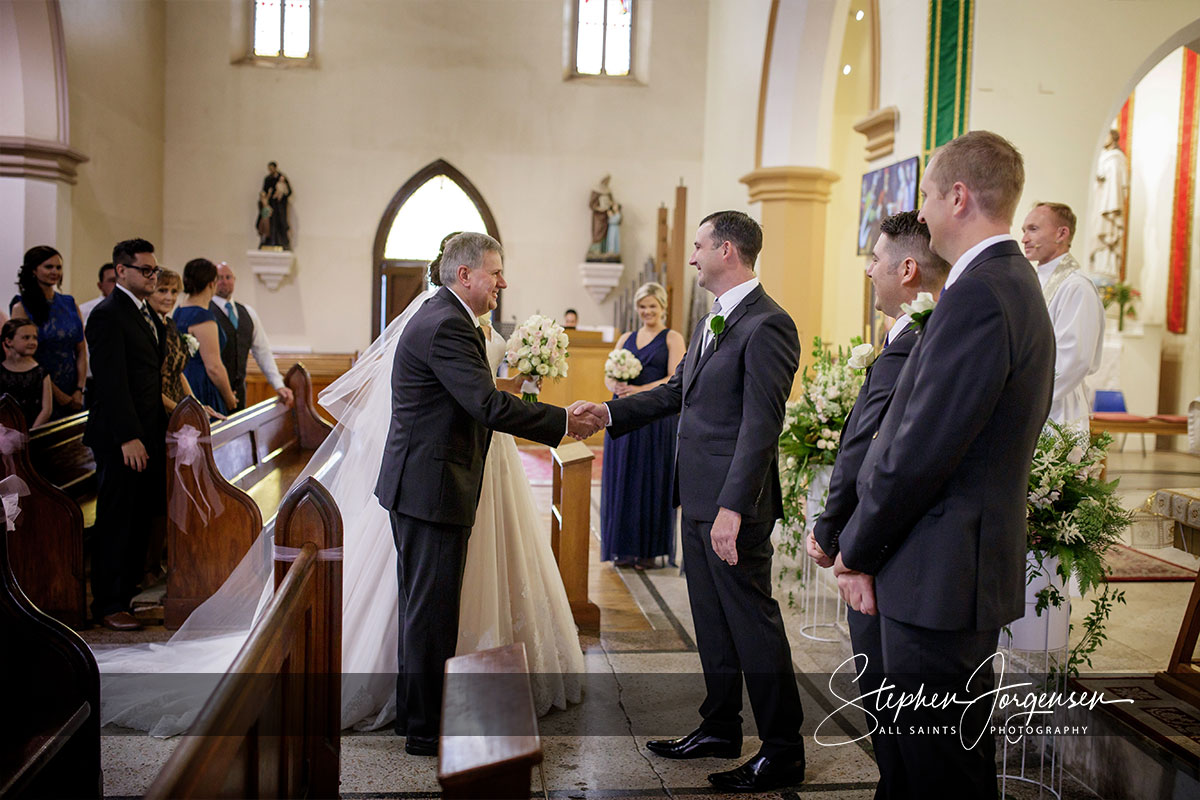 Amanda and Daniel's Hovell Tree Inn Albury wedding. | Hovell-tree-inn-albury-wedding-Amanda-daniel-0024.jpg