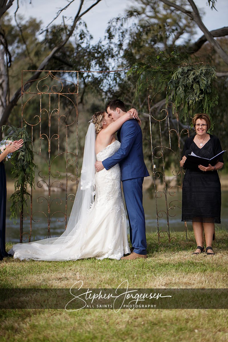 Samantha & Tom's wedding at Willowbank Events Albury. | Willowbank-Events-Albury-weddings-Samantha-Tom-0043.jpg