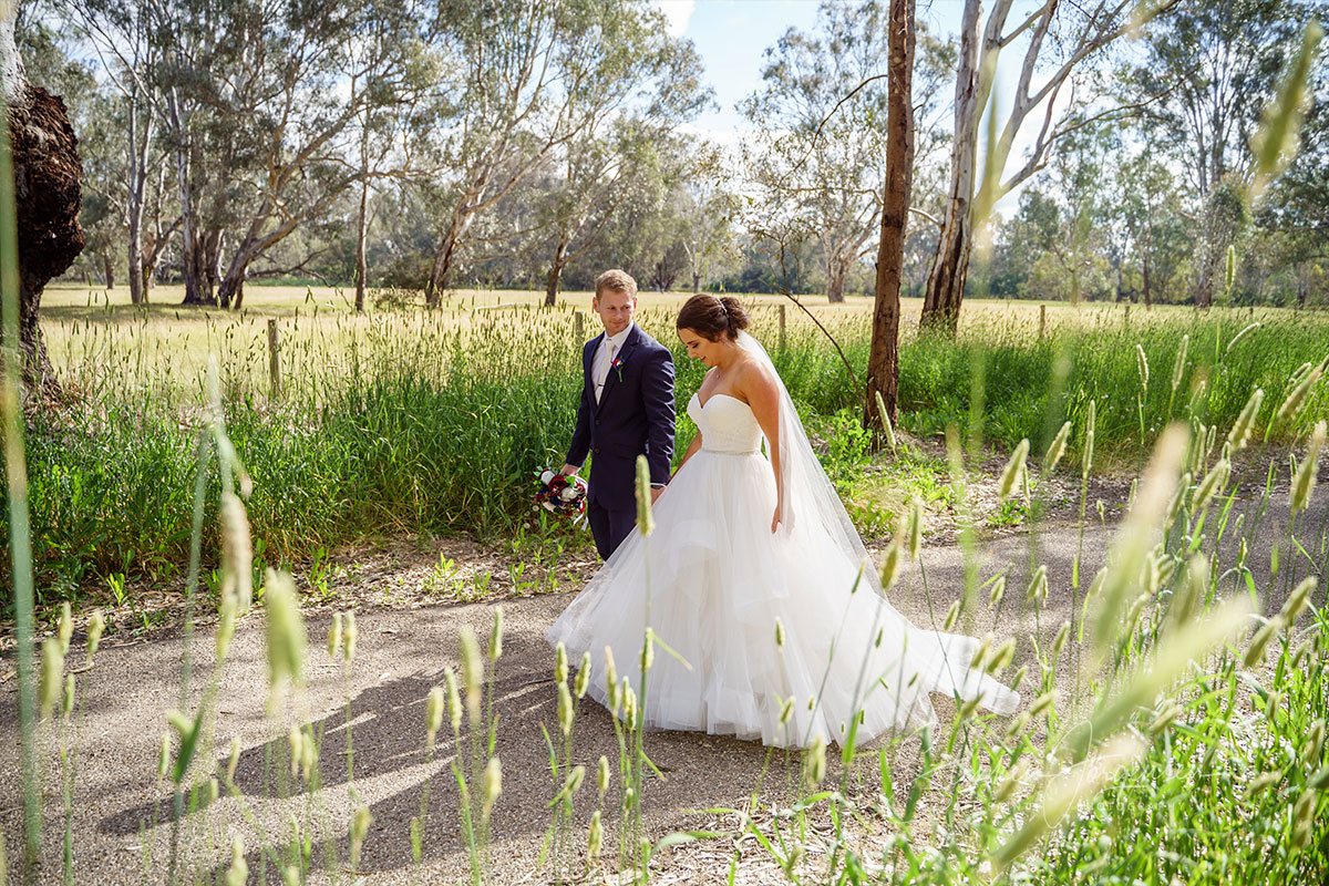 Elizabeth and Brett's wedding at Lancemore, Milawa. | Lindenwarah-milawa-weddings-Lizzie-Brett-0046.jpg