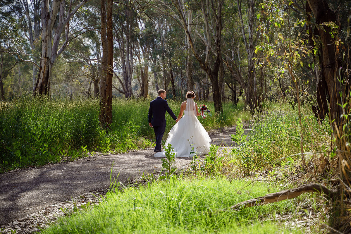 Elizabeth and Brett's wedding at Lancemore, Milawa. | Lindenwarah-milawa-weddings-Lizzie-Brett-0044.jpg