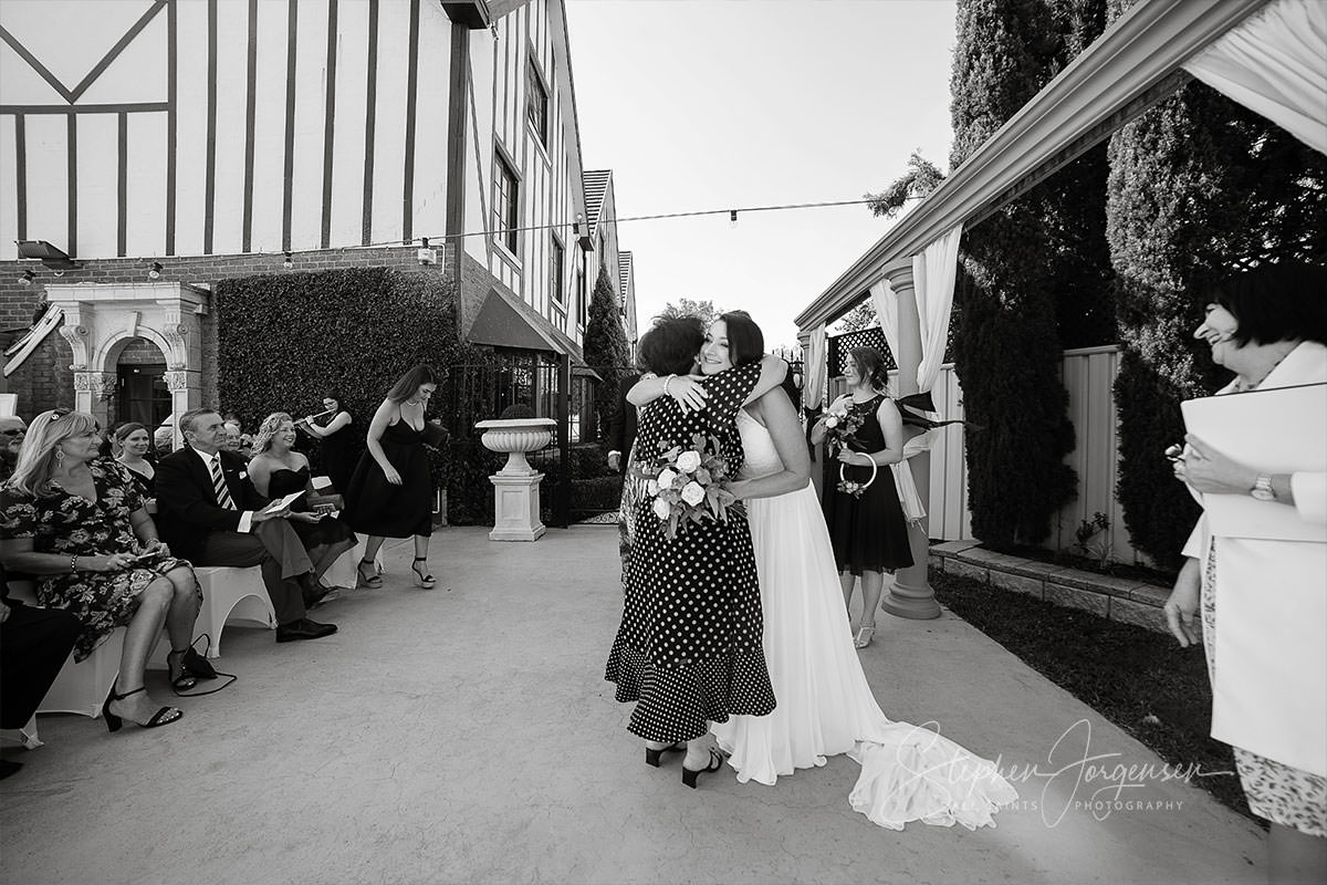 Tracy and Greg's Wedding at the Manor House  | Albury Wedding Photographers  | Allsaintsphotography.wedding.mannorhouse.albury.tracy.greg.0036.jpg