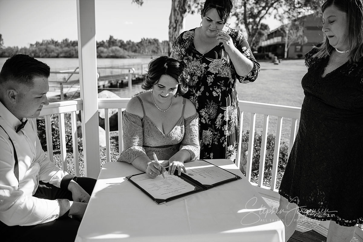 Alyce and Joshua's Yarrawonga / Mulwala  intimate elopement wedding. | Yarrawonga-Mulwala-weddings-Alyce-Joshua-0024.jpg