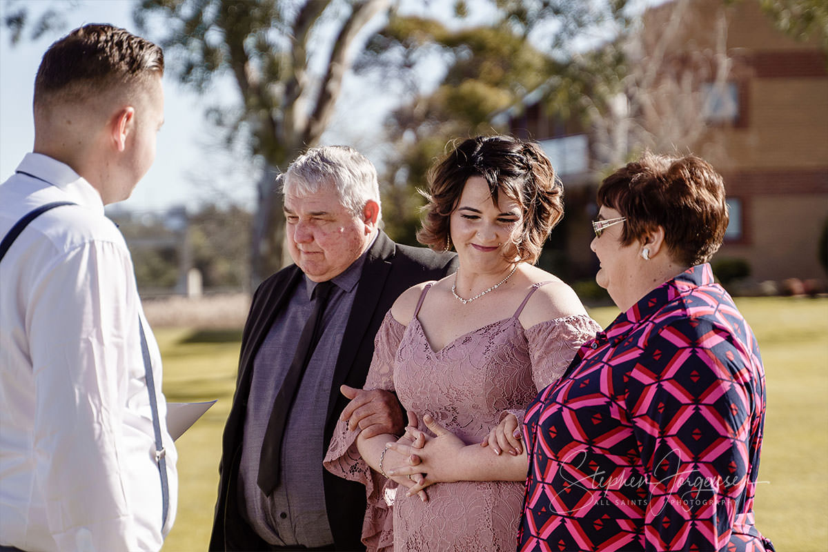 Alyce and Joshua's Yarrawonga / Mulwala  intimate elopement wedding. | Yarrawonga-Mulwala-weddings-Alyce-Joshua-0010.jpg