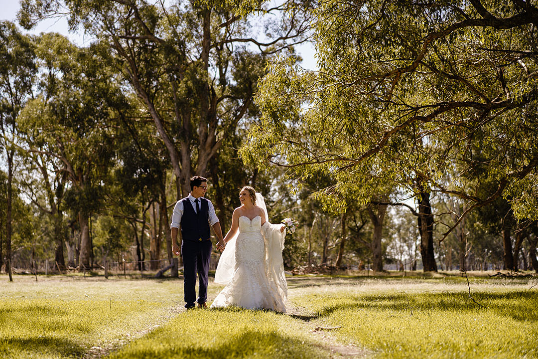 Sarah and Linden's Wedding at Oxley, Victoria. | Oxley-Victoria-King-Valley--weddings-Sarah-Linden-0023.jpg