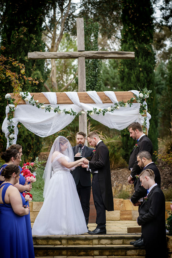 Laura and Lachlan's wedding at The Tree Chapple, Wagga Wagga Botanical Gardens. | Wagga-Weddings-Laura-Lachlan-0021.jpg