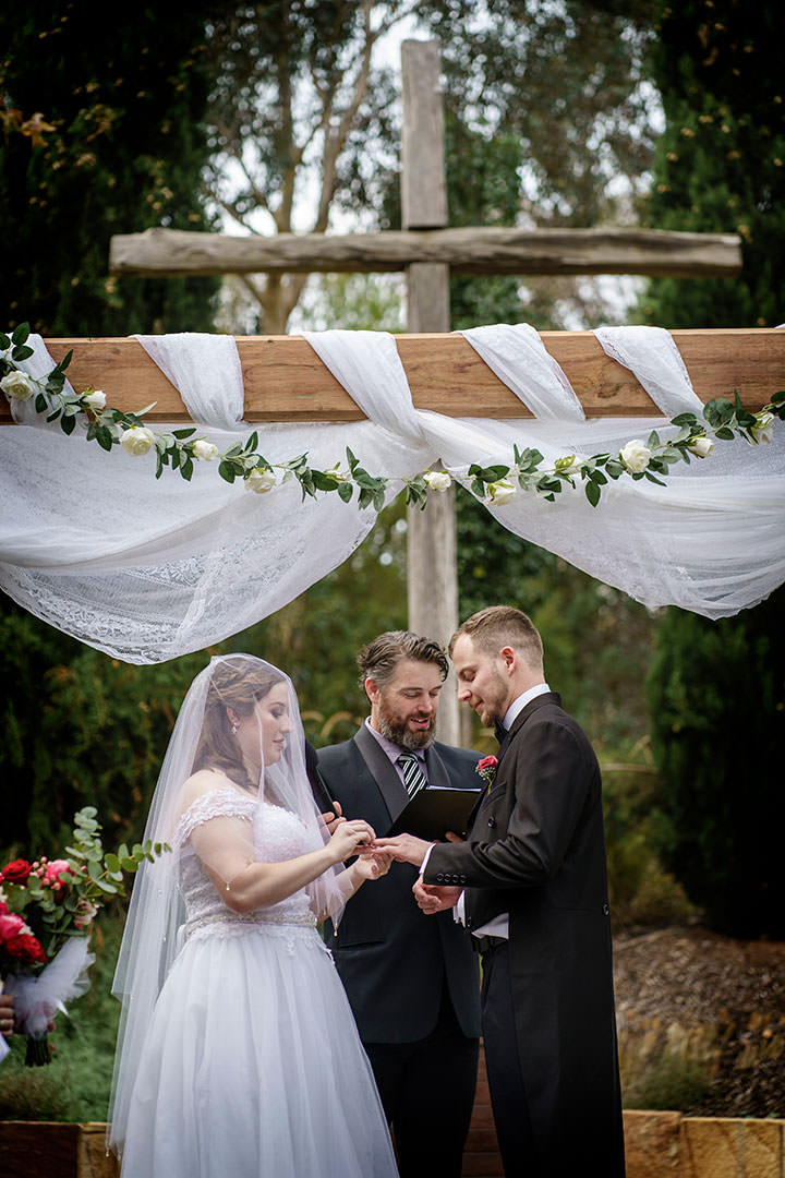 Laura and Lachlan's wedding at The Tree Chapple, Wagga Wagga Botanical Gardens. | Wagga-Weddings-Laura-Lachlan-0023.jpg