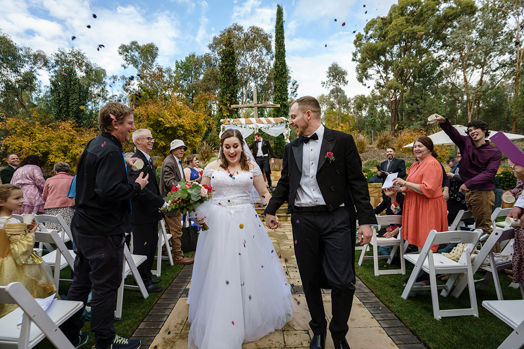 Laura and Lachlan's wedding at The Tree Chapple, Wagga Wagga Botanical Gardens. | Wagga-Weddings-Laura-Lachlan-0024.jpg