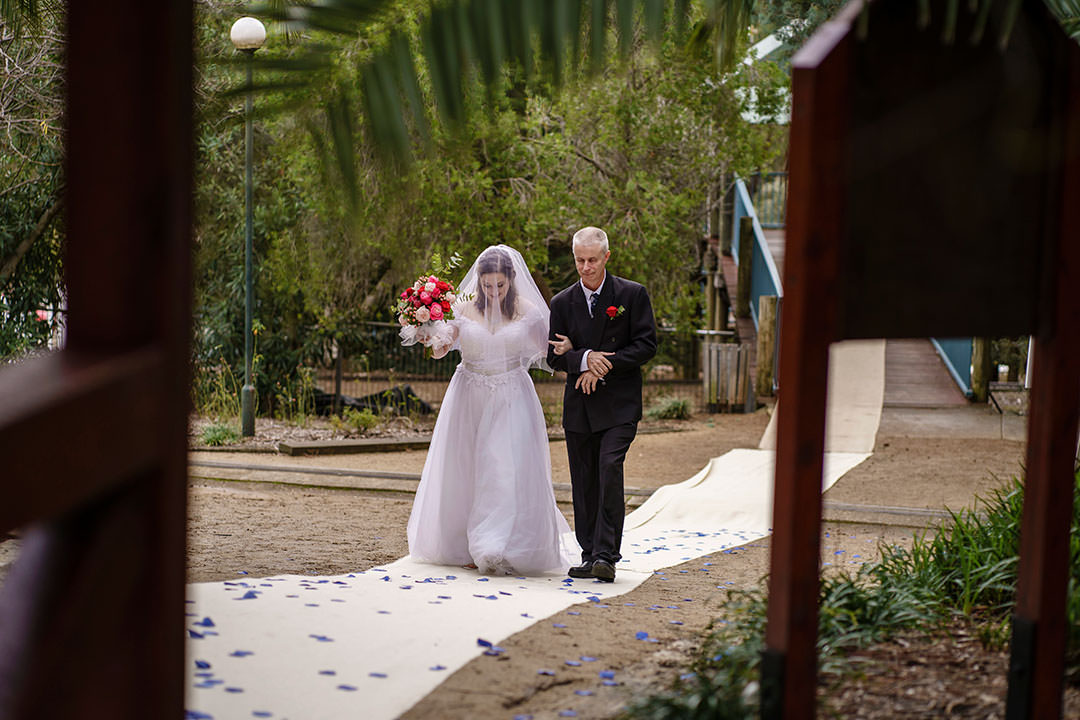 Laura and Lachlan's wedding at The Tree Chapple, Wagga Wagga Botanical Gardens. | Wagga-Weddings-Laura-Lachlan-0017.jpg