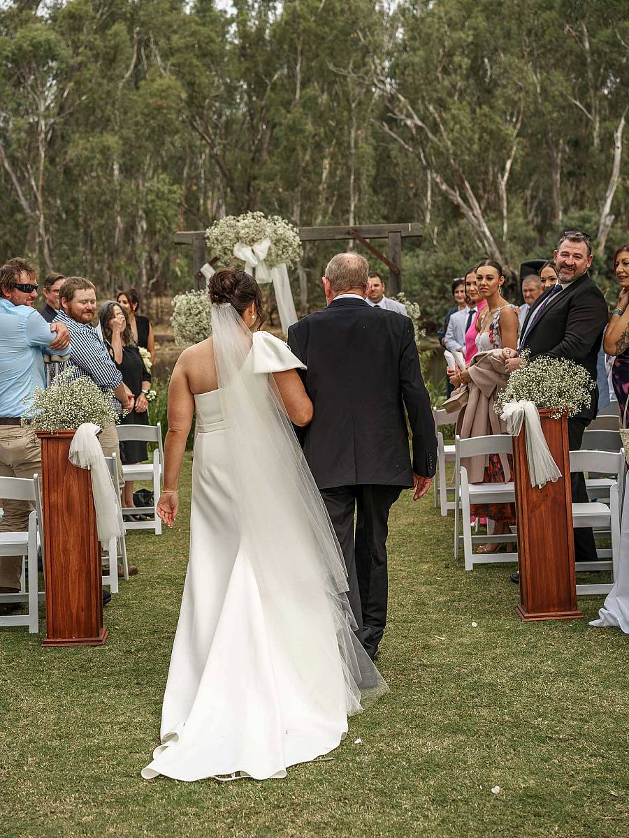 Sam and Louis' Wedding at the Yarrawonga Mulwala Golf Club Resort | Yarrawonga-Golf-Club-Resort-Weddings-Sam-Louis-0024.jpg