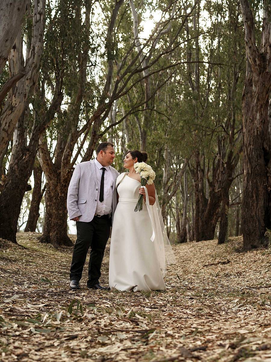 Sam and Louis' Wedding at the Yarrawonga Mulwala Golf Club Resort | Yarrawonga-Golf-Club-Resort-Weddings-Sam-Louis-0044.jpg