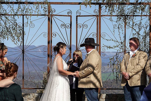 Steph & Kerrod’s Wedding at Braymont Gardens | Tumbarumba Wedding Photographers  | Tumbarumba-Weddings-Steph-Kerrod-0005.jpg