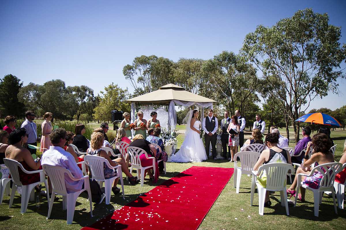 Sarah and Christopher's wedding at the Wagga City Golf Club  | Wagga Wagga Wedding Photographers  | 00361.jpg
