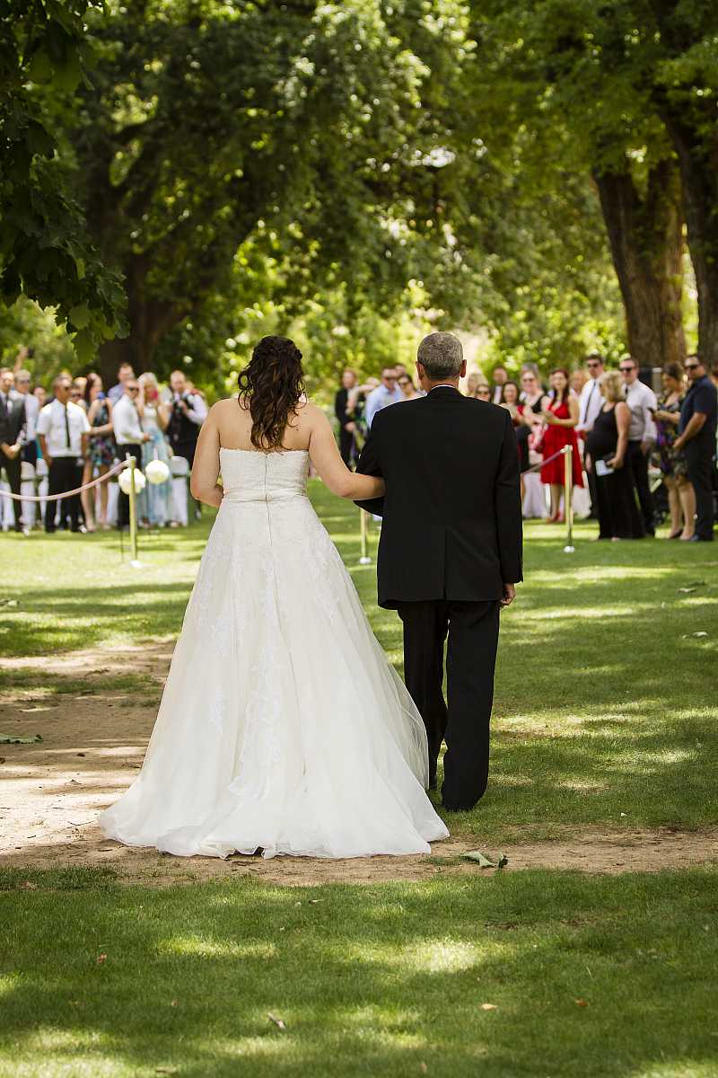 Krystal and Scott's Albury Botanical Gardens Wedding | Albury Wedding Photographers  | 00325.jpg