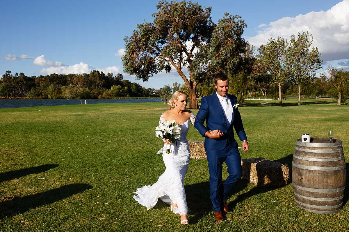 Emma & Jarryd’s Wedding at Yarrawonga Yacht Club | Yarrawonga / Mulwala Wedding Photographers | 00561.jpg